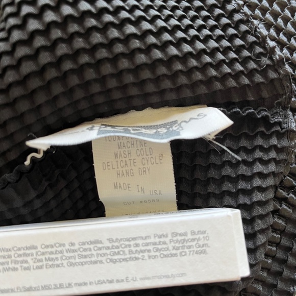 E. C Designs Women’s Black Top, Size Large - Picture 4 of 6